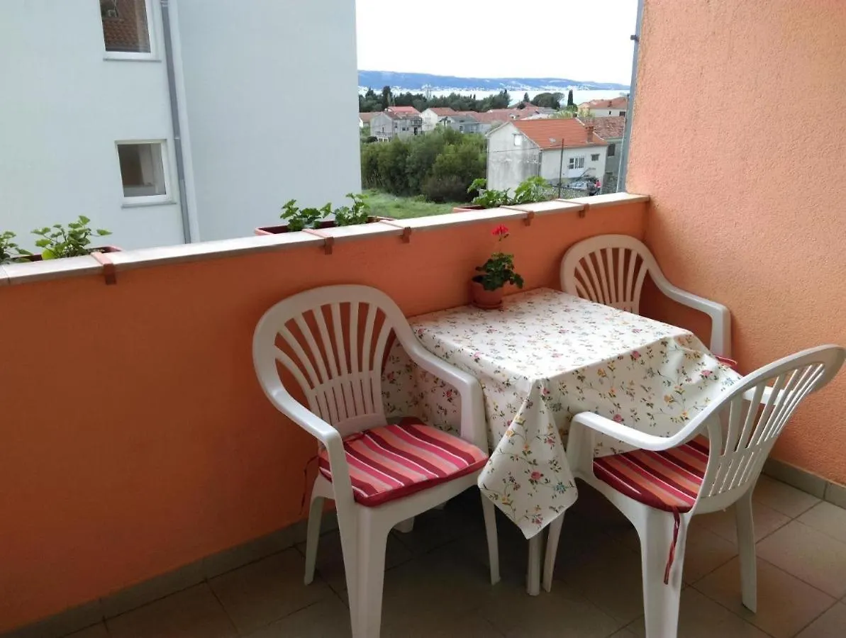 Apartments With A Parking Space Kastel Kambelovac, Kastela - 20998