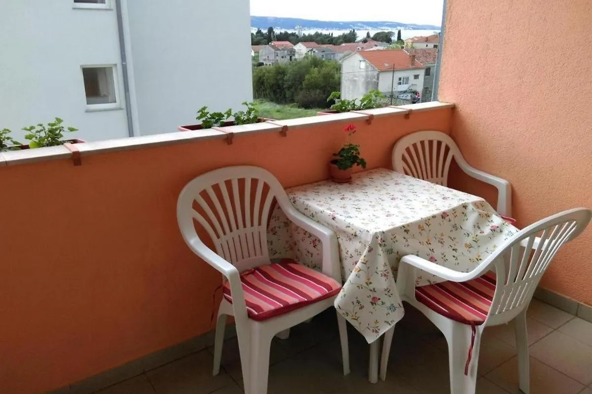 Apartments With A Parking Space Kastel Kambelovac, Kastela - 20998