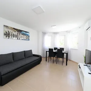  Apartment Jelena
